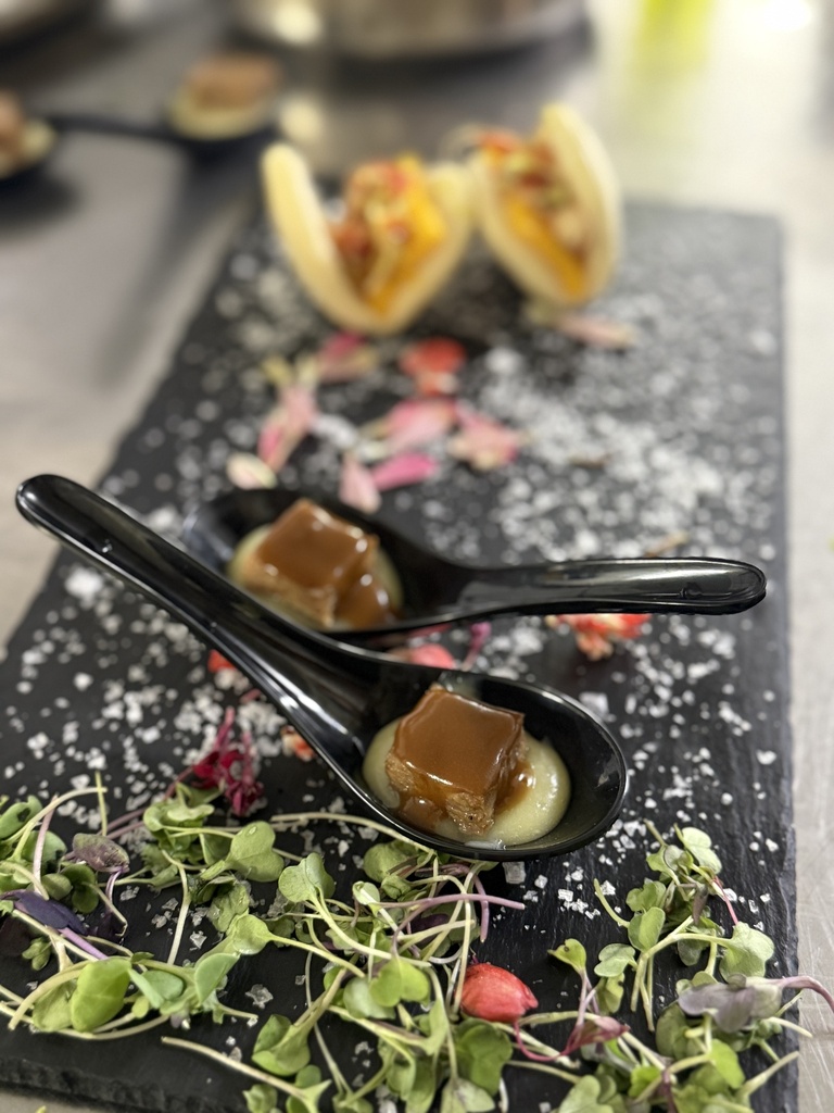 Terrina de paletilla de cordero lechal con parmentier y tierra de avellana garrapiñada XS