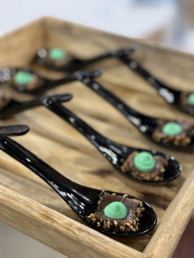 [Cat] Tataki de atún con mahonesa de wasabi y tartufo XS