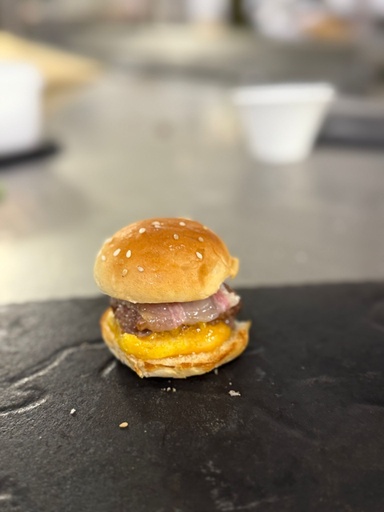 [Cat] Hamburguesa de chuletón madurado con velo de panceta ibérica y yema de huevo curada