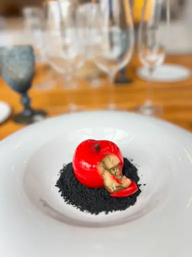 [Cat] "La Manzana de Blancanieves" Salteado de manzana, cremoso de su pulpa y tierra de cítricos